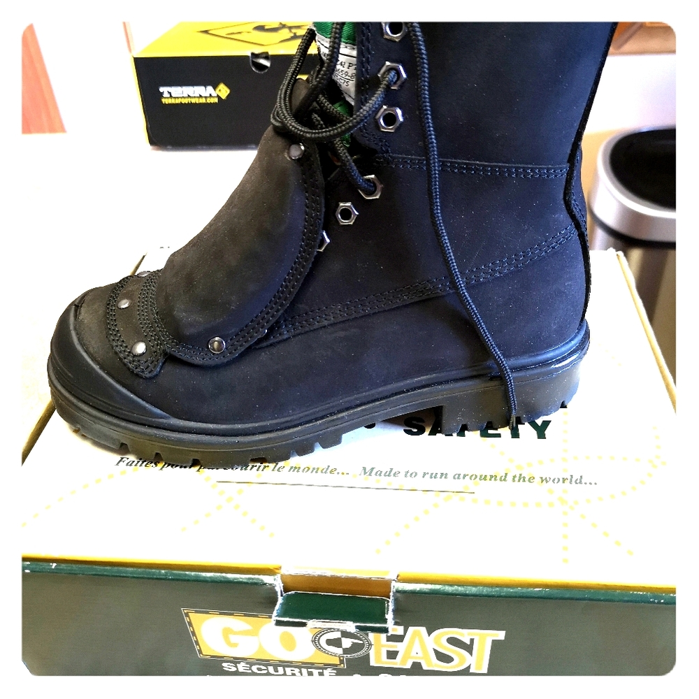 NEW IN BOX Men work Boots